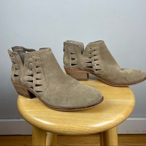 Vince Camuto Buff Suede Ankle Bootie w/Cut-out size 8.5
